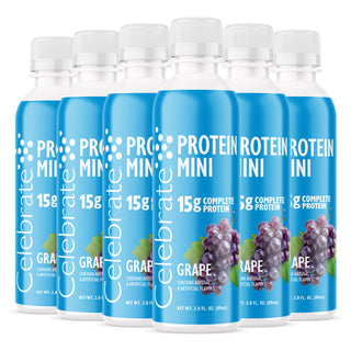 Più bottiglie di Celebrate Proteine Mini gusto Grape su sfondo bianco